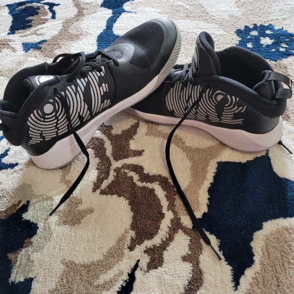 Nike size 8.5 Workout Running shoes - Picture 1 of 8